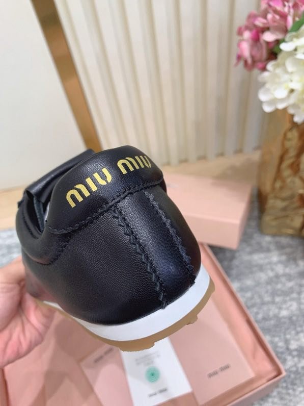 Кроссовки женские фото 3