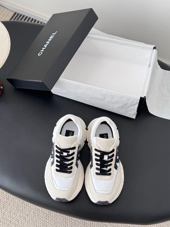 Кроссовки женские фото 3