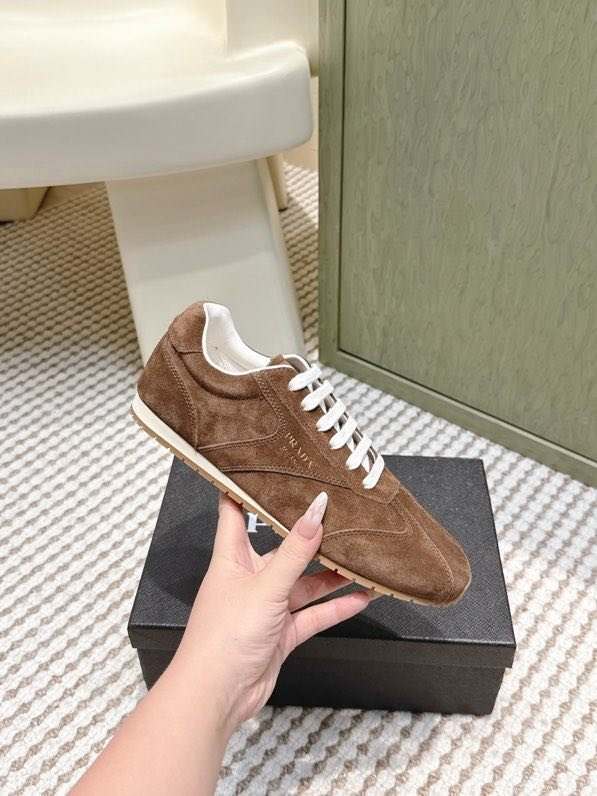 Кроссовки женские фото 3