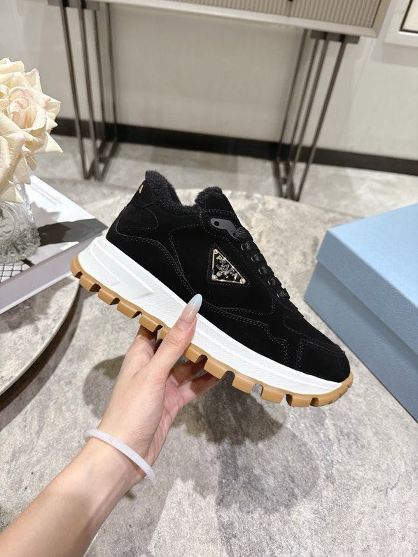 Кросівки жіночі фото 3