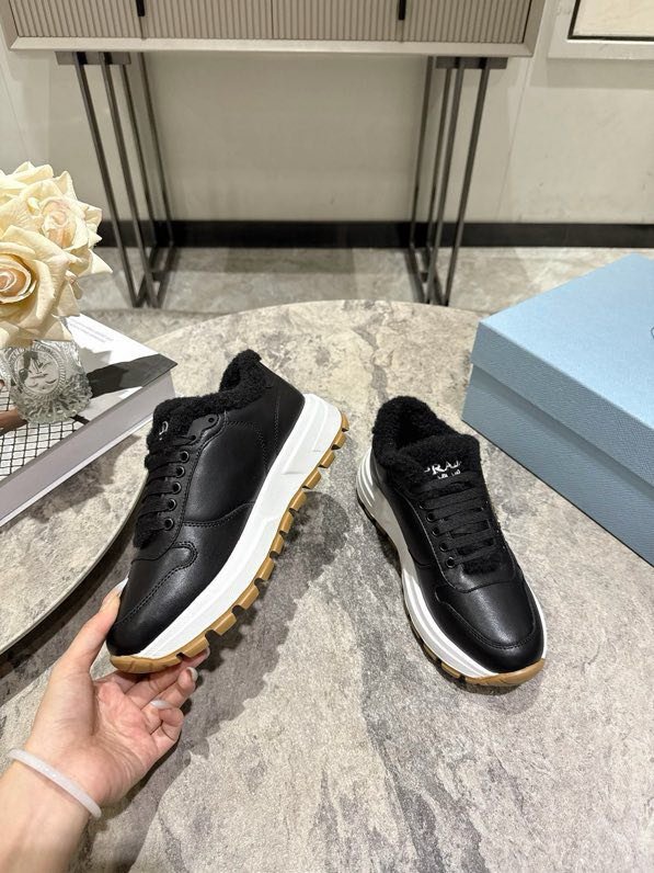 Кросівки жіночі фото 3