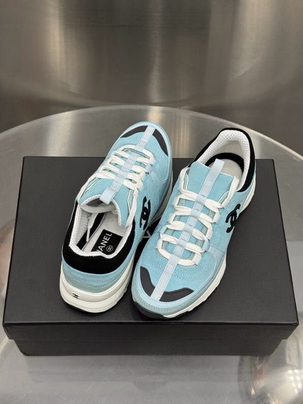 Кроссовки женские фото 3