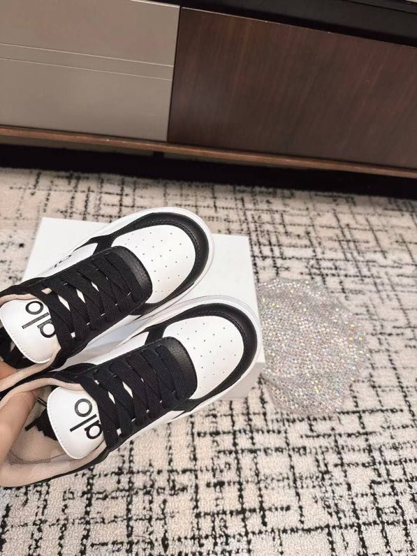 Кроссовки женские фото 4