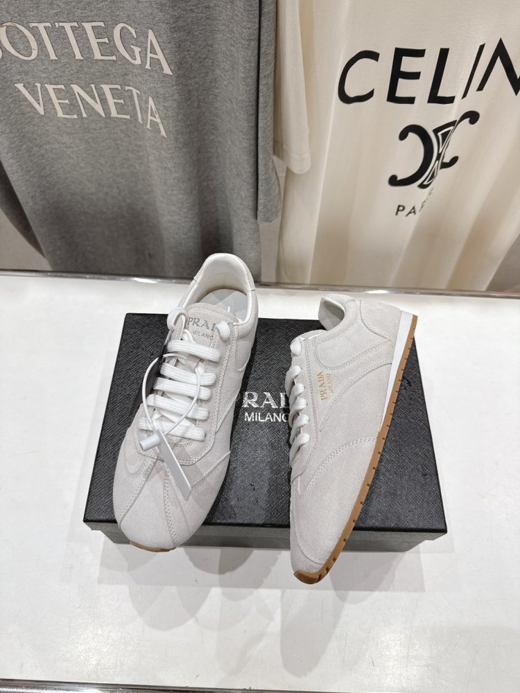 Кроссовки женские фото 4