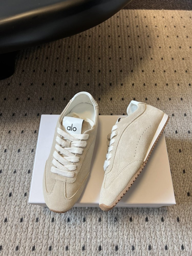 Кроссовки женские фото 4