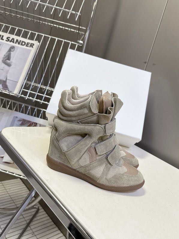 Кроссовки женские фото 4