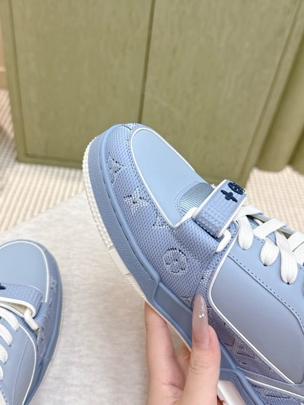 Кроссовки женские фото 4