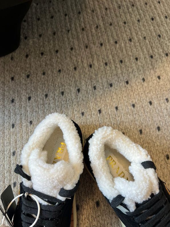 Кросівки жіночі фото 4