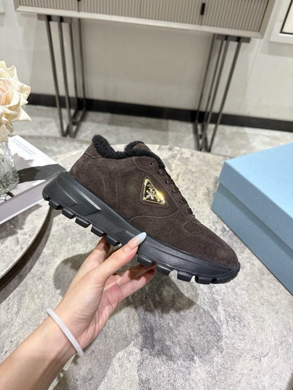 Кросівки жіночі фото 4