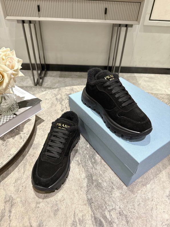 Кросівки жіночі фото 4