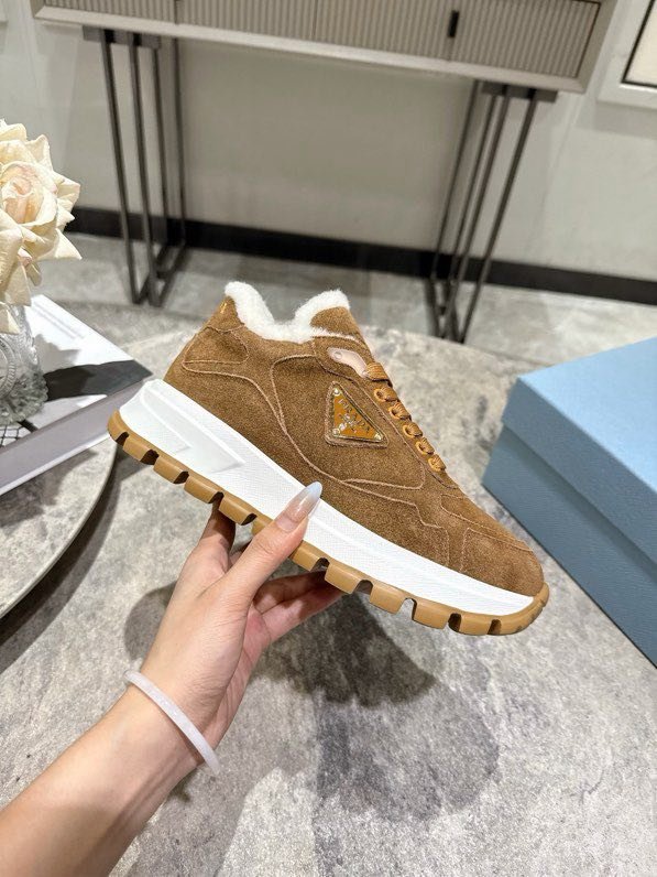 Кросівки жіночі фото 4