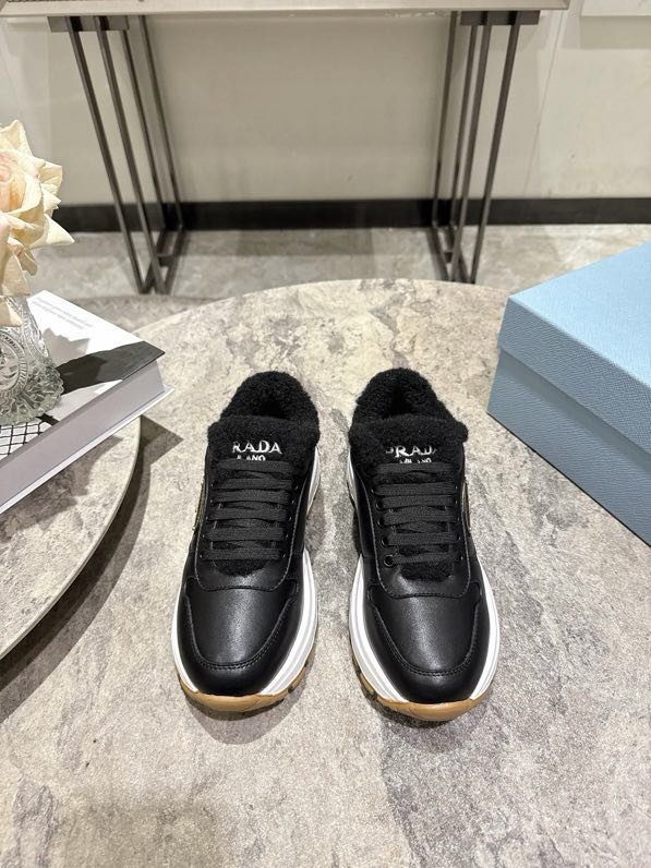 Кросівки жіночі фото 4