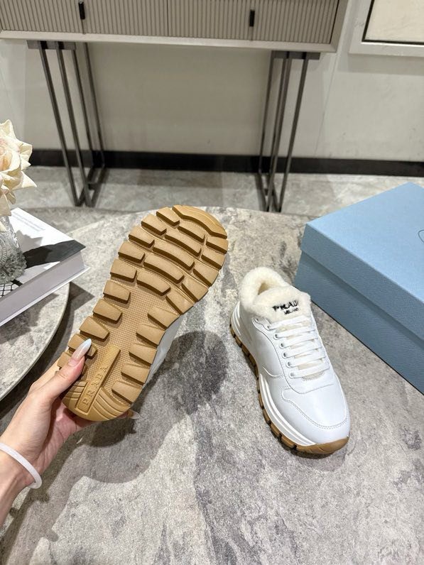 Кросівки жіночі фото 4