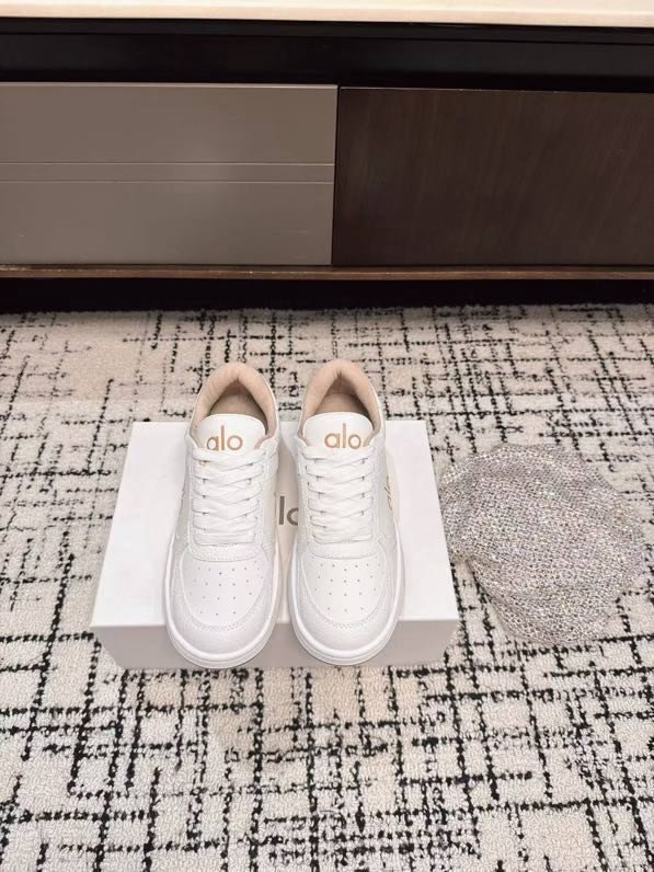 Кроссовки женские фото 5