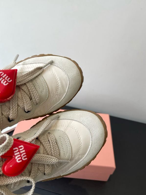 Кросівки жіночі фото 5