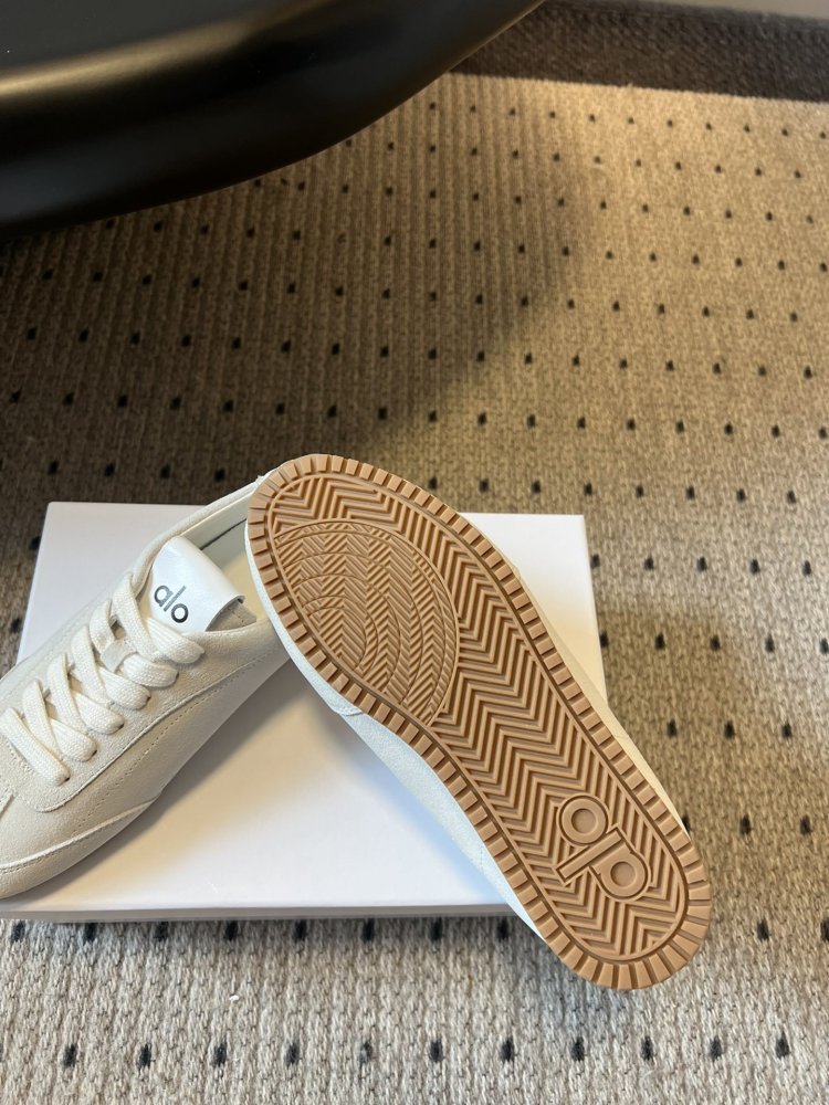 Кроссовки женские фото 5