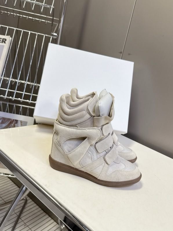 Кроссовки женские фото 5