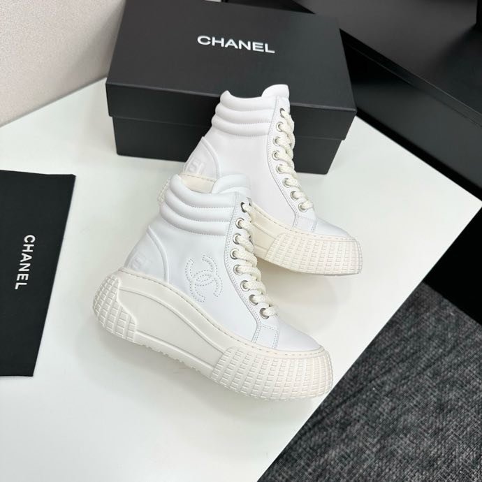 Кросівки жіночі фото 5