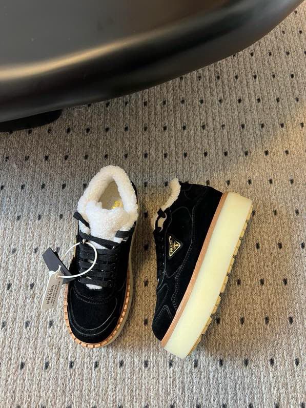 Кросівки жіночі фото 5