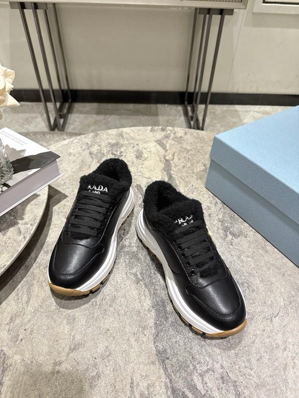 Кросівки жіночі фото 5