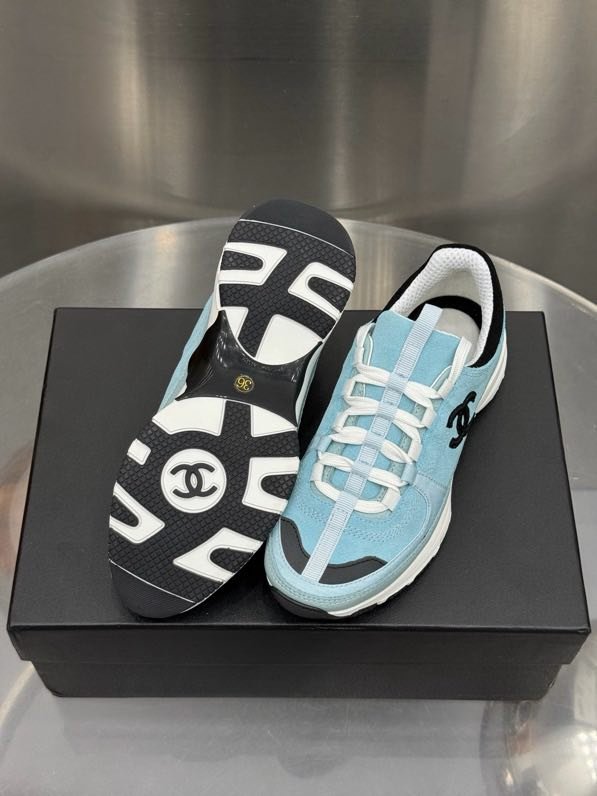 Кроссовки женские фото 5