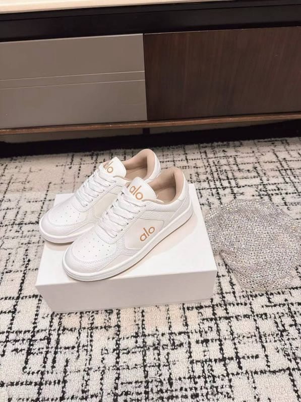 Кроссовки женские фото 6