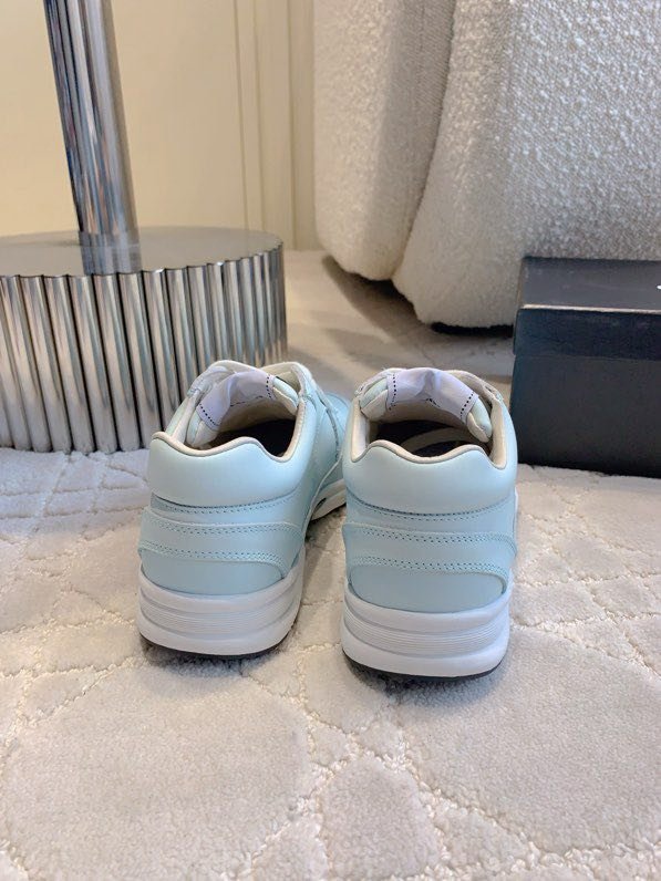 Кроссовки женские фото 6