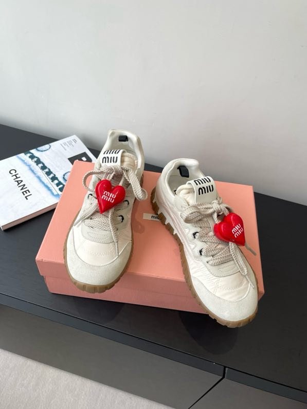 Кросівки жіночі фото 6