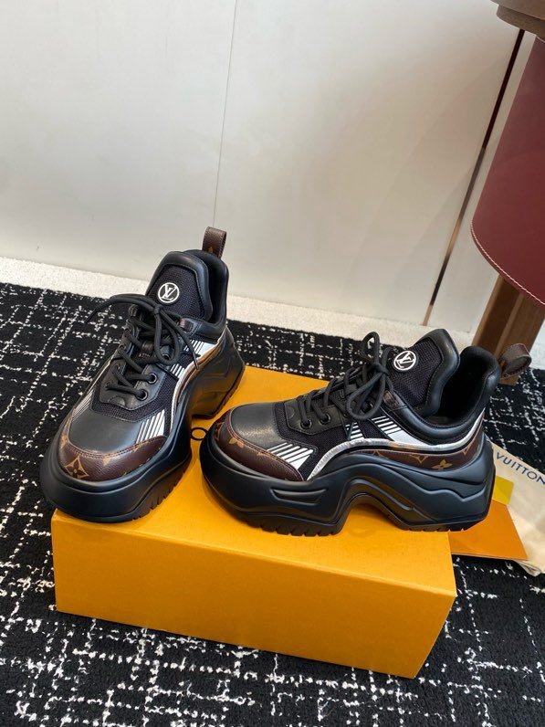 Кроссовки женские фото 6