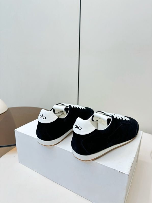 Кроссовки женские фото 6