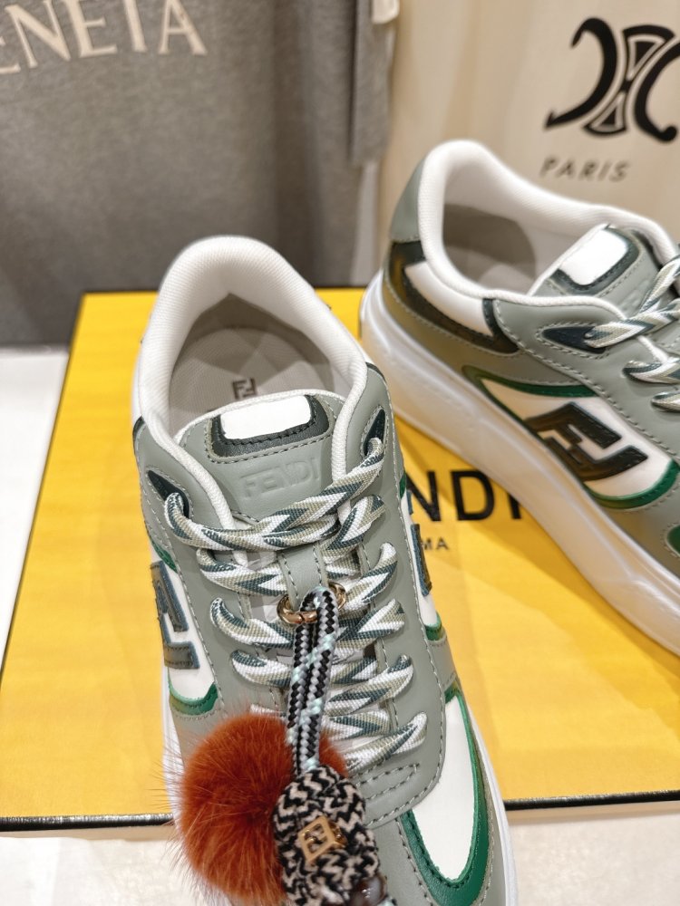 Кросівки жіночі фото 6