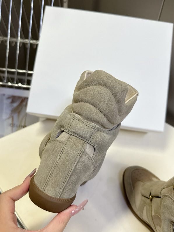 Кроссовки женские фото 6