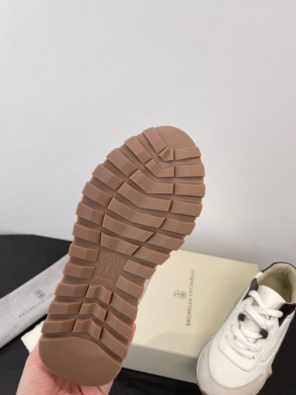 Кроссовки женские фото 6