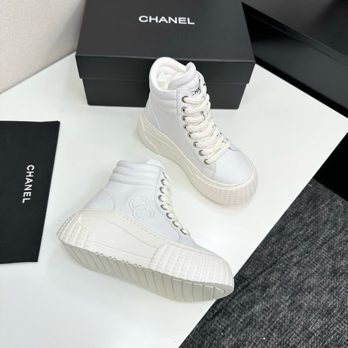 Кросівки жіночі фото 6