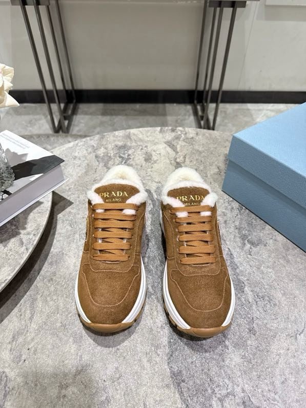 Кросівки жіночі фото 6