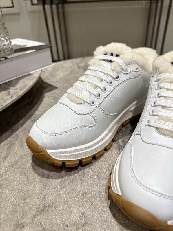 Кросівки жіночі фото 6