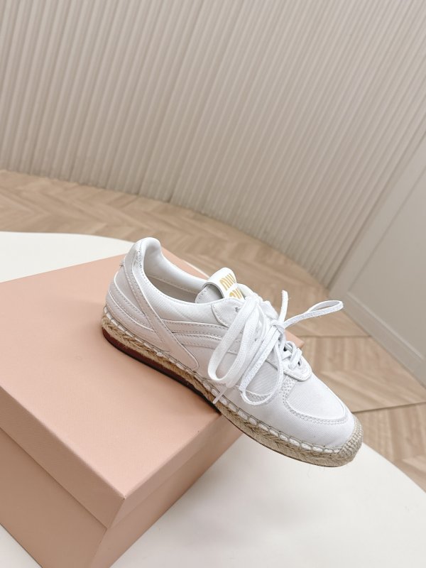 Кроссовки женские фото 6