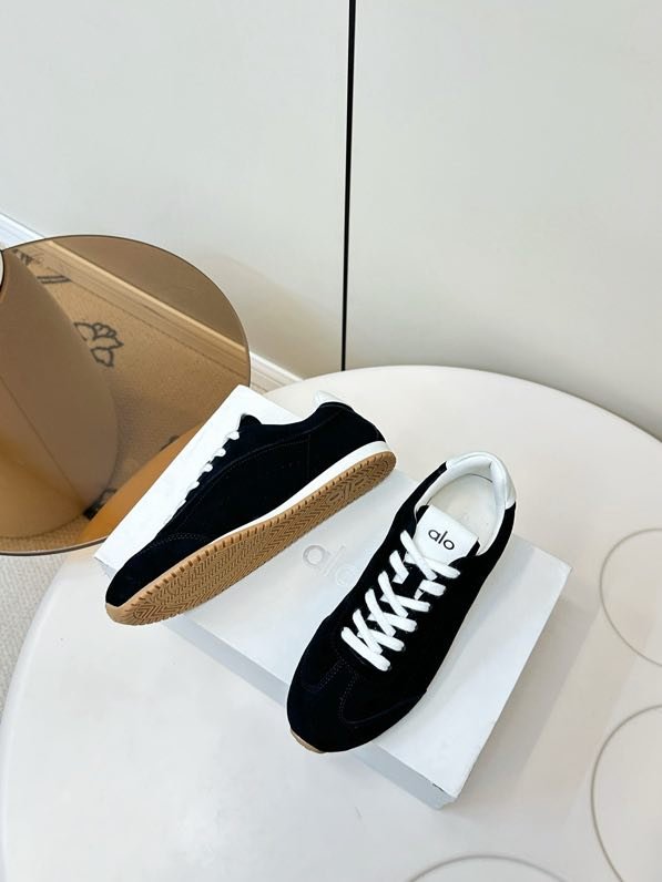 Кроссовки женские фото 7