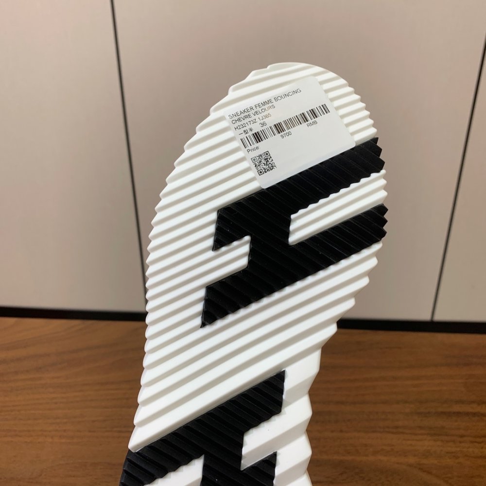 Кросівки жіночі фото 7