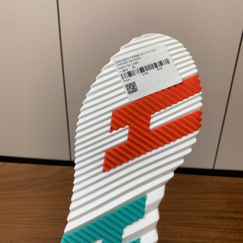 Кросівки жіночі фото 7