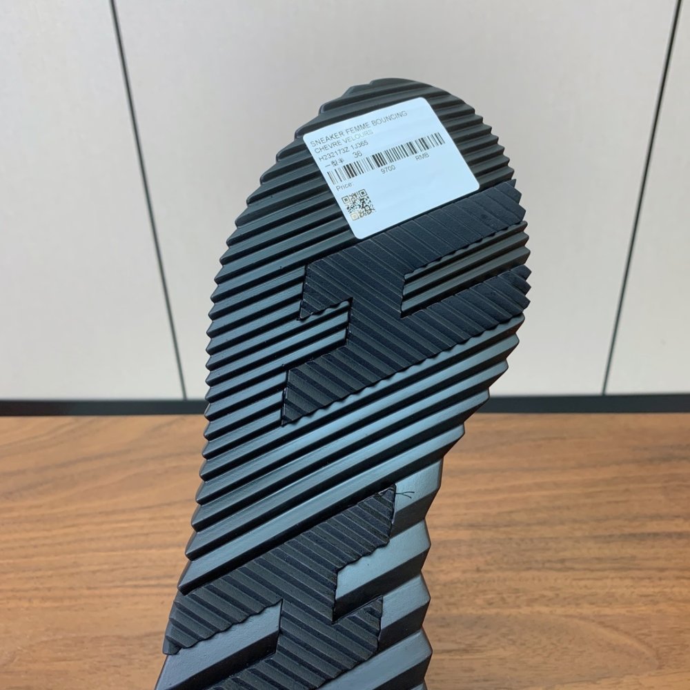 Кросівки жіночі фото 7