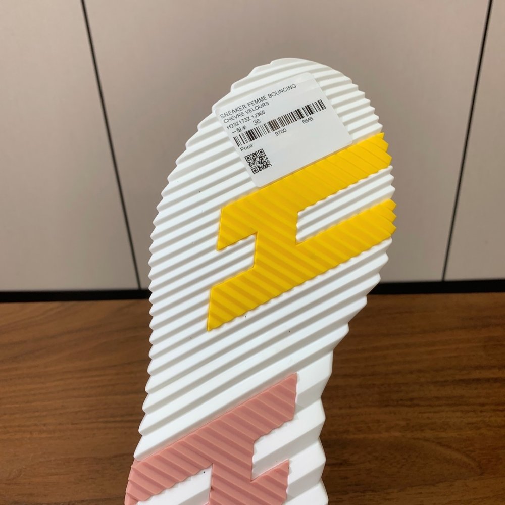 Кросівки жіночі фото 7