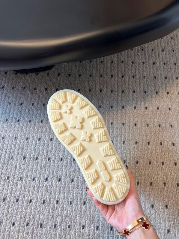 Кросівки жіночі фото 7