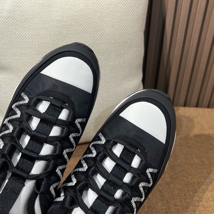 Кроссовки женские фото 7