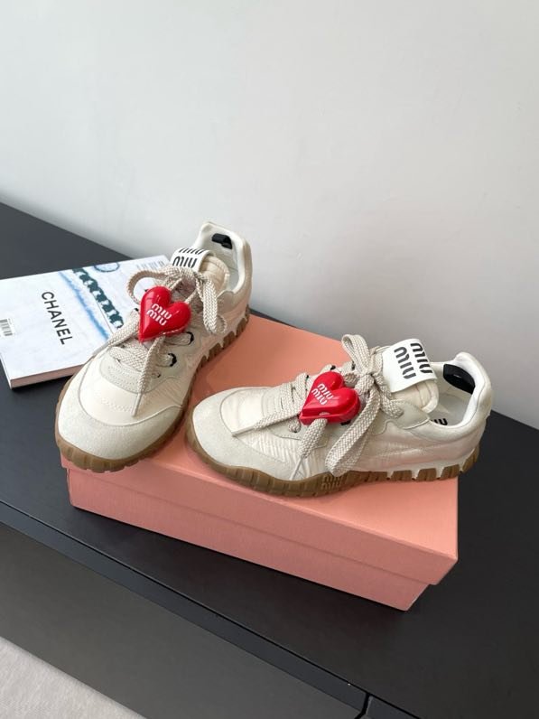 Кросівки жіночі фото 8