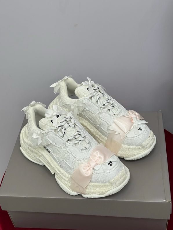 Кроссовки женские фото 8