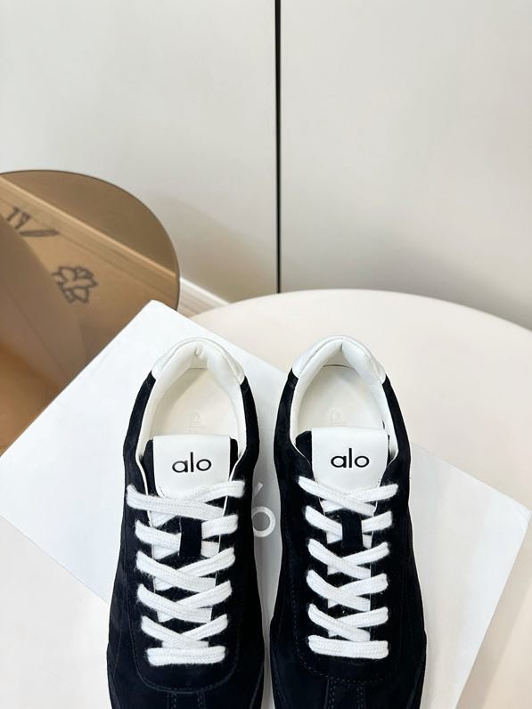 Кроссовки женские фото 8