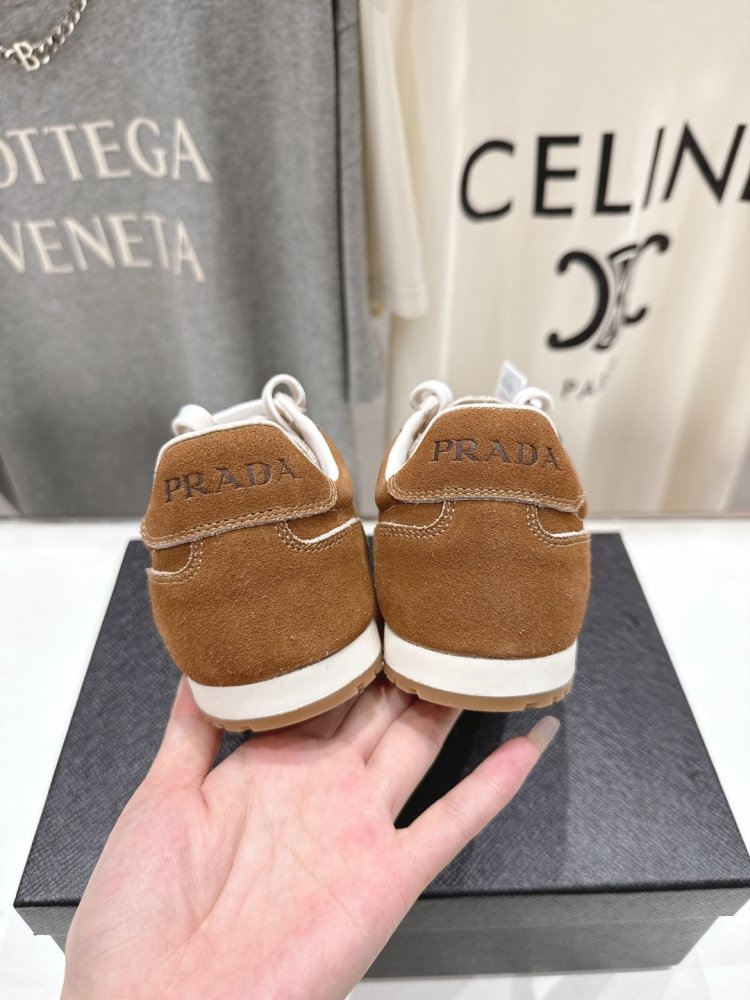 Кроссовки женские фото 8