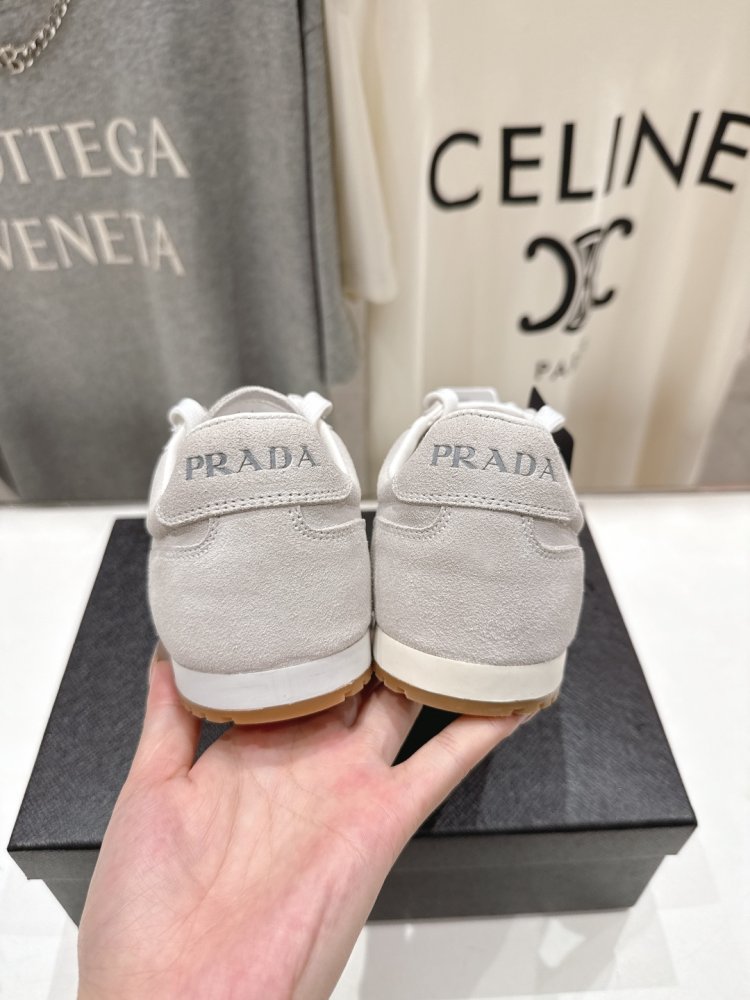 Кроссовки женские фото 8