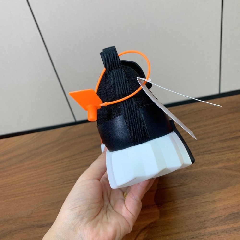 Кросівки жіночі фото 8